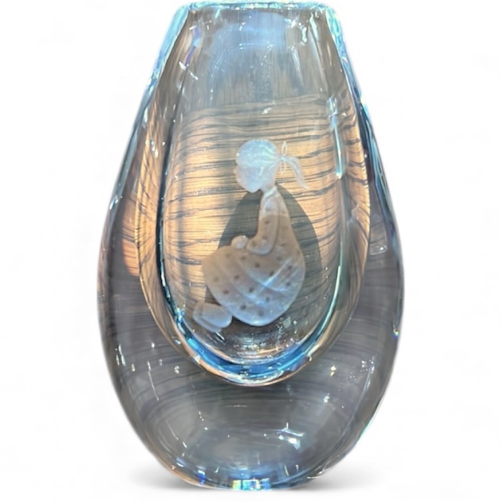 Signed Lindstrand Kosta Boda Bud Vase